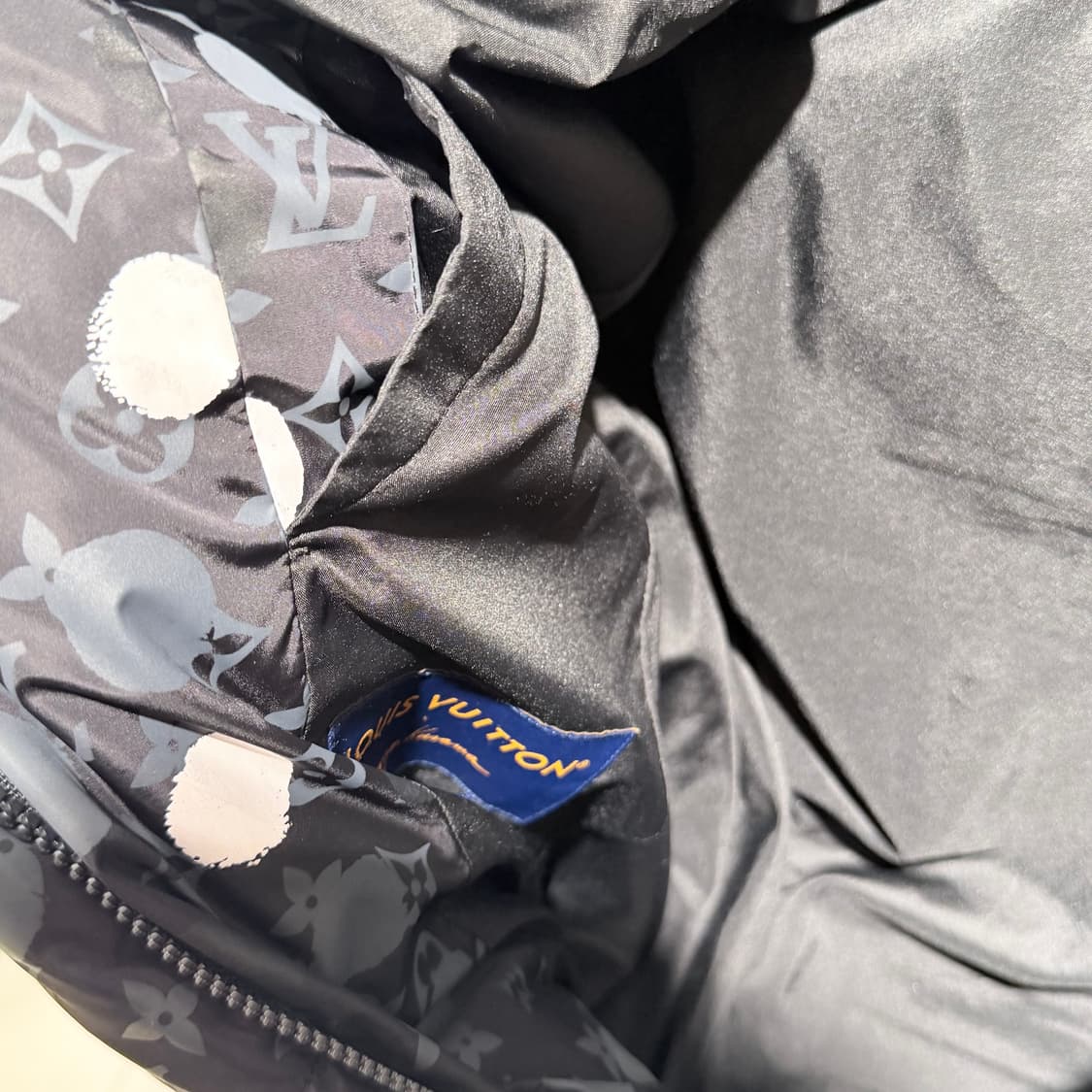 (A+/52) / 루이비통 X 쿠사마 모노그램 페인트 닷 다운 패딩 자켓 상품이미지6