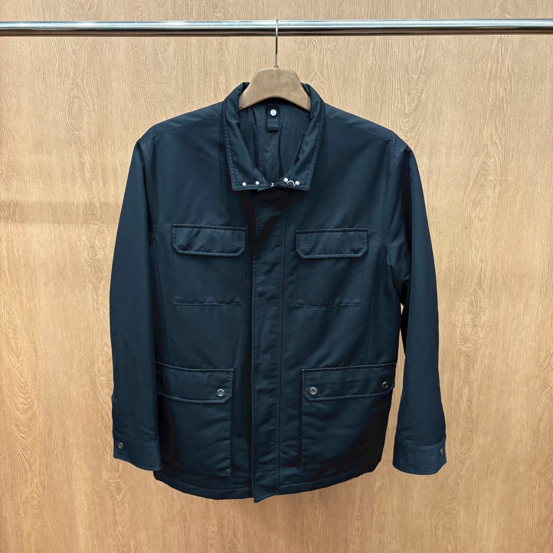 지방시 하이넥 자켓 히든 플래킷 안감 퀄팅 디테일 레귤러핏 블랙 상품이미지2