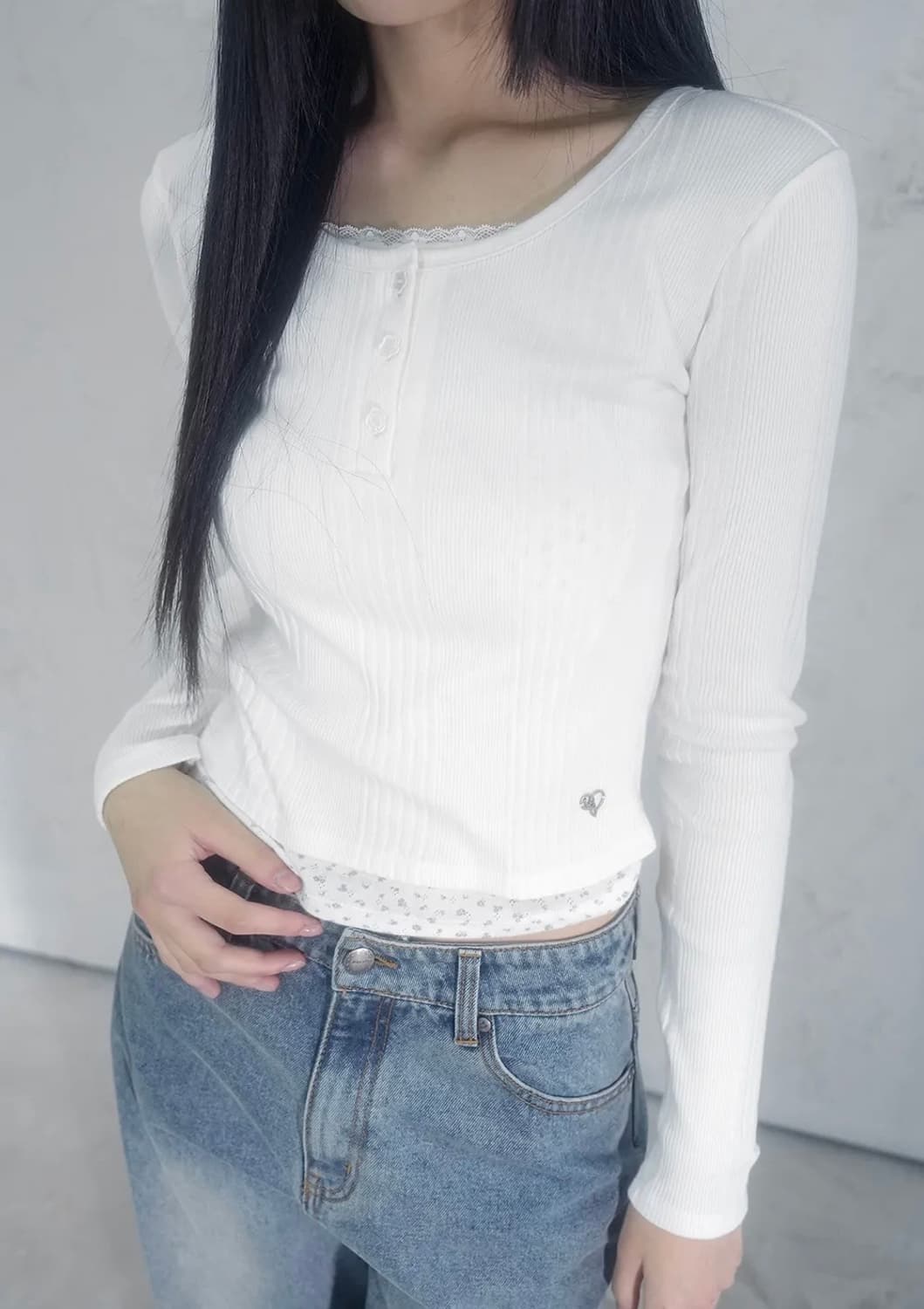 (새상품) 비바셔스 뮤리엘 플라워 펀칭 레이어드 티 네이비 상품이미지3