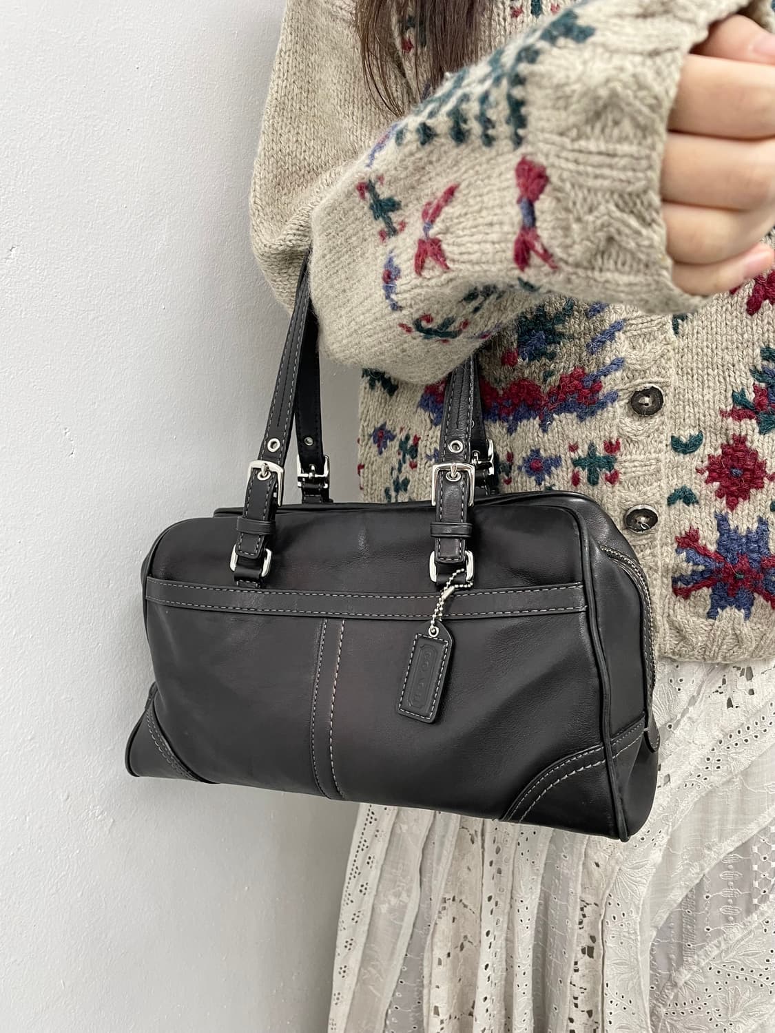 코치 블랙 레더 버클백 상품이미지2