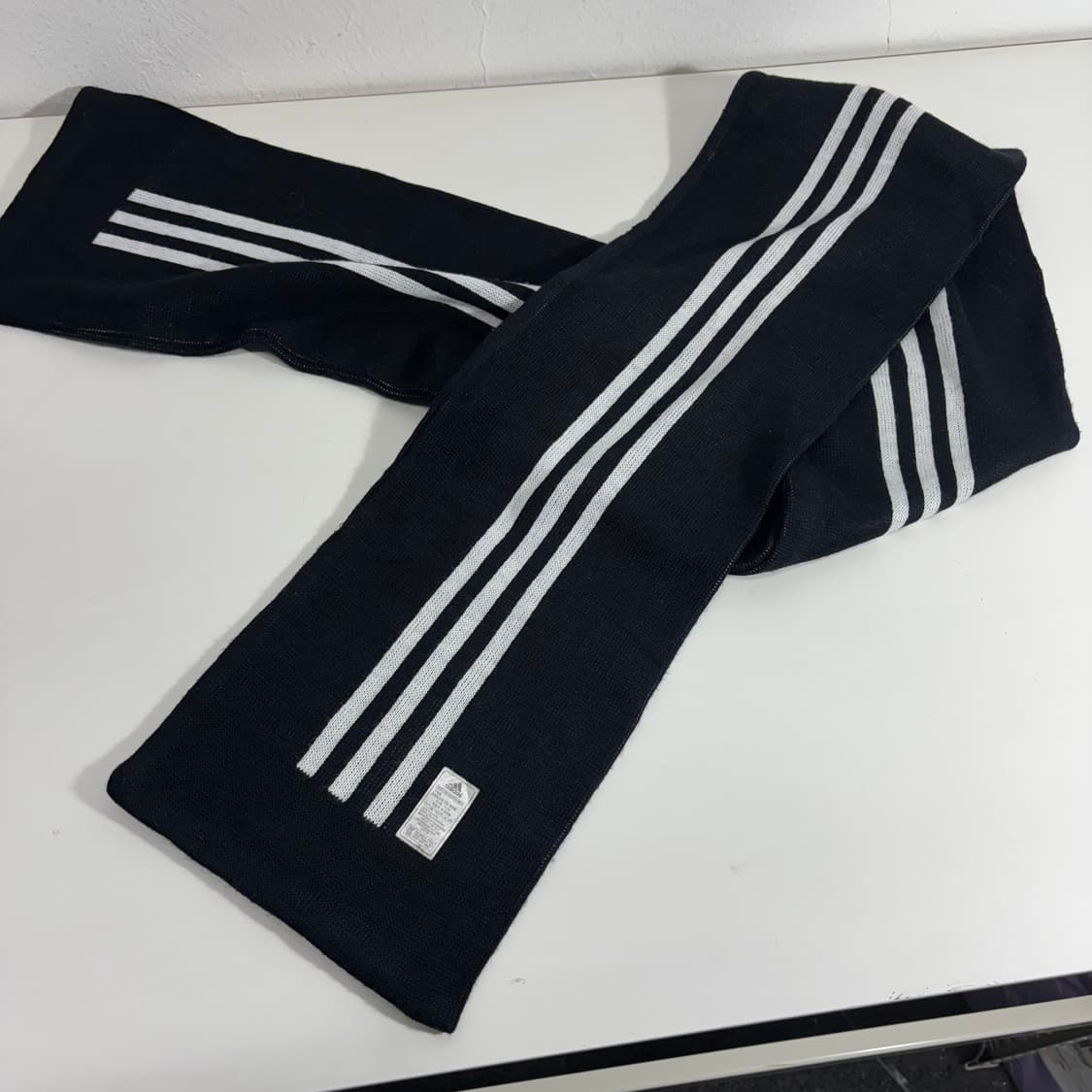 OS 아디다스 검흰 3스트라이프 숏 머플러 상품이미지2