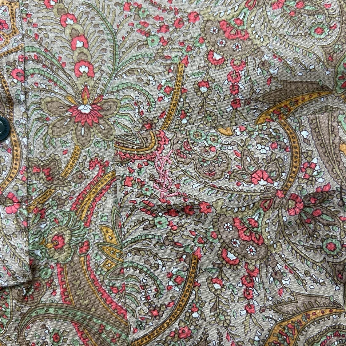 입생로랑 페이즐리 쓰리버튼 카라티(95) 상품이미지4