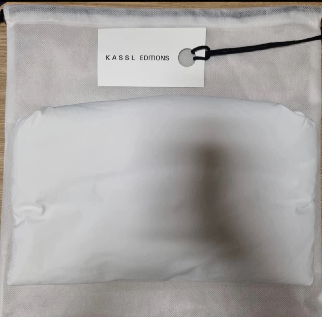 카슬에디션 KASSL EDITION 패딩 캔버스클러치_POP OIL wh 상품이미지1