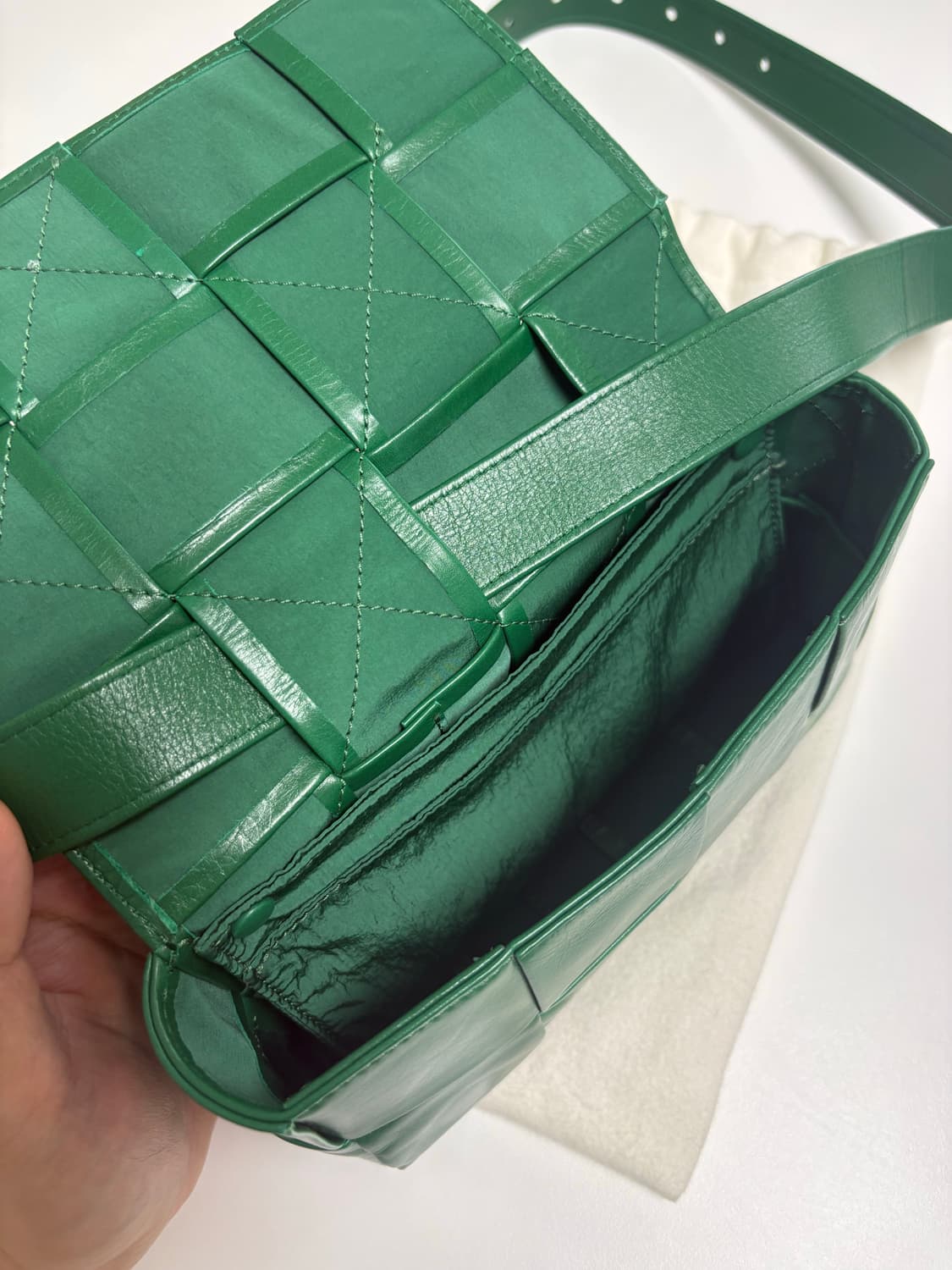 (한정판)보테가베네타 카세트 벨트백 상품이미지8