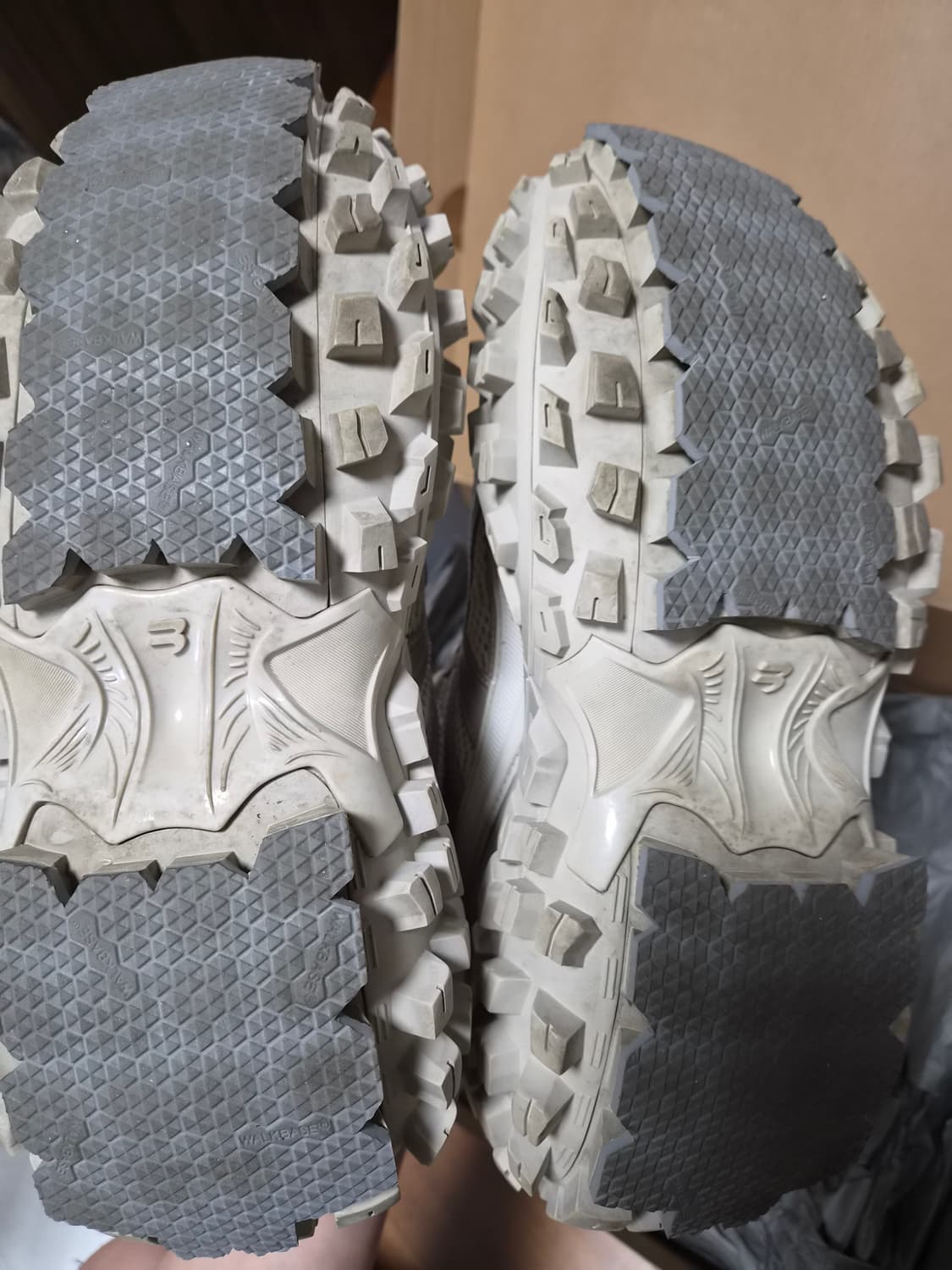 발렌시아가 디펜더 베이지 42사이즈 밑창보강 완료 상품이미지8