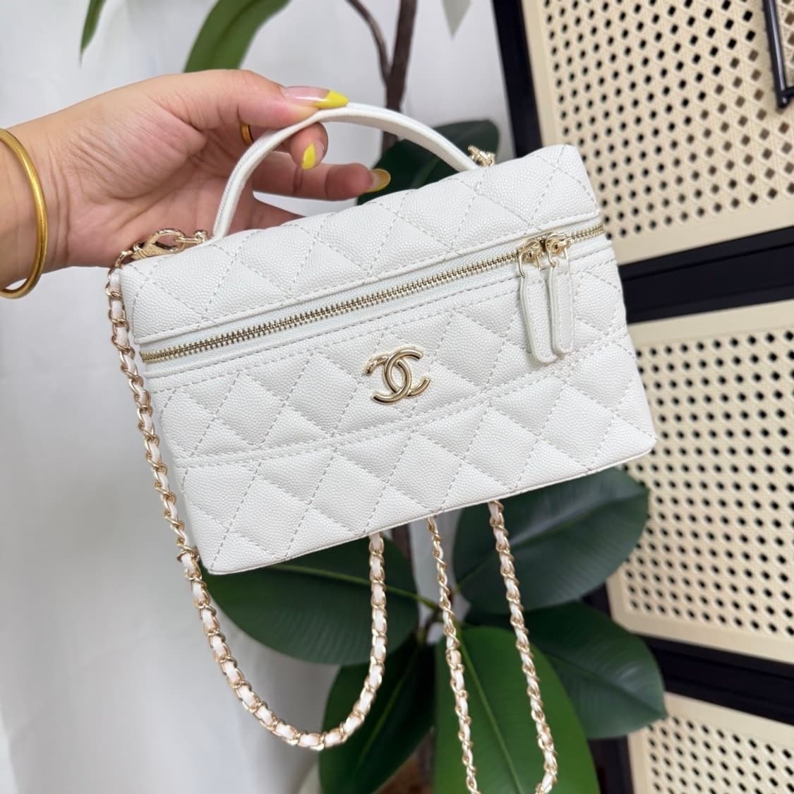  26신상 샤넬VIP 화이트 캐비어 롱 베니티 토드 체인숄더백 상품이미지3