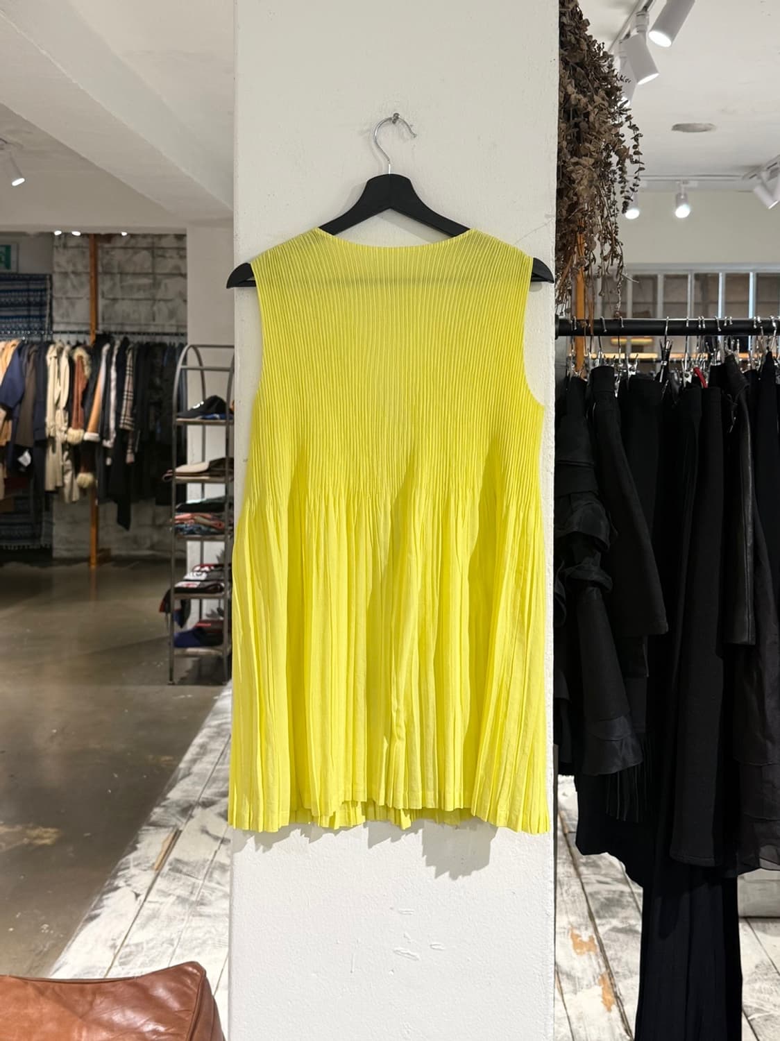 이세이미야케 페테 옐로우 플리츠 버튼 탱크 탑 상품이미지4