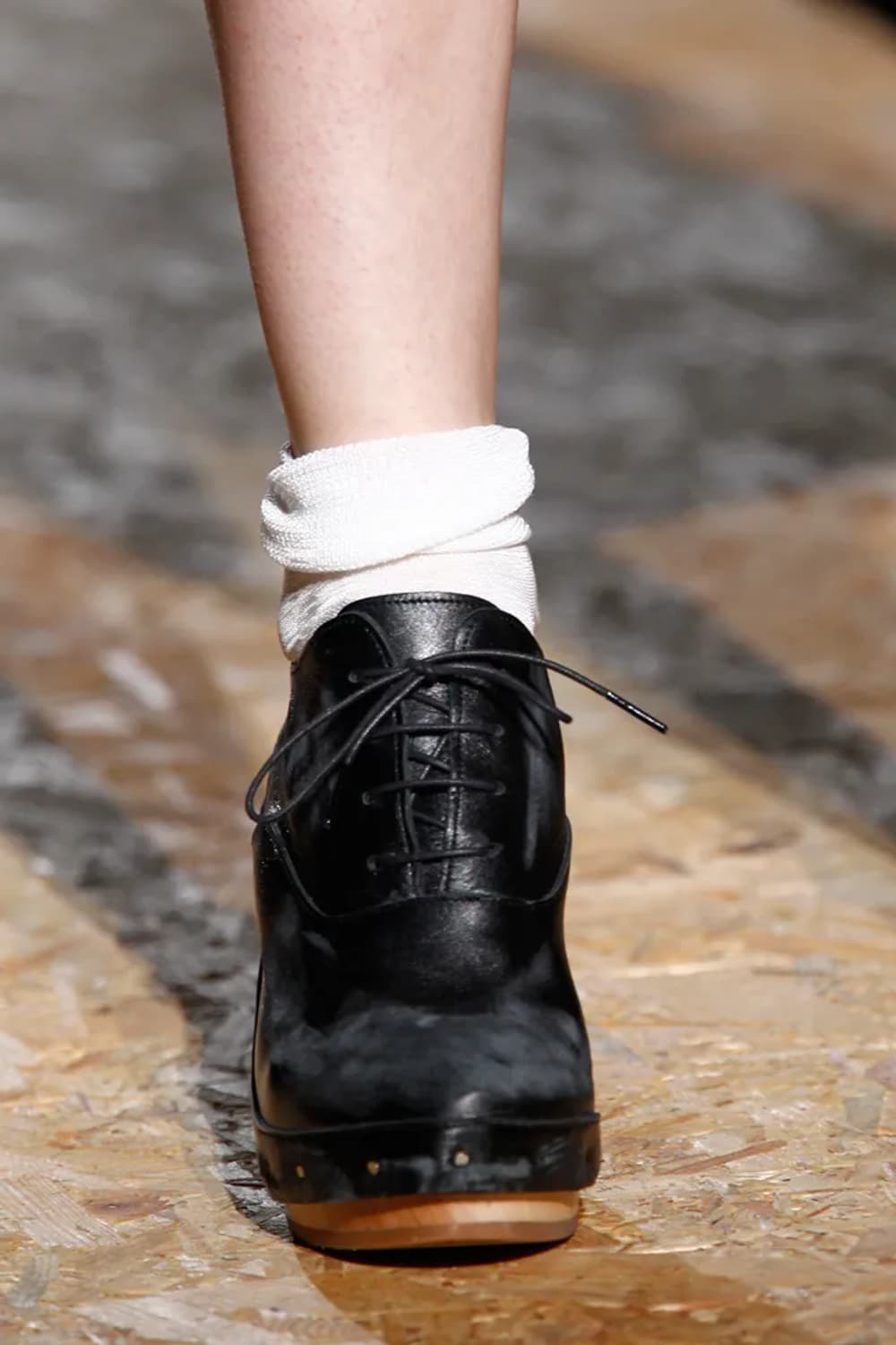 12aw 꼼데가르송 스터드 우드 힐 상품이미지2