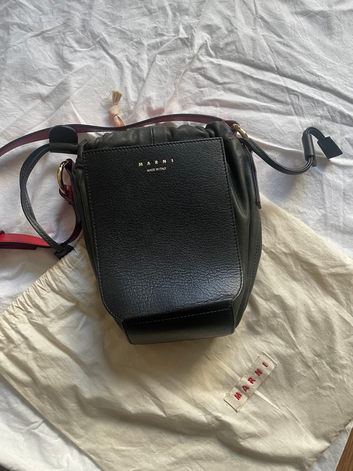 마르니 드로스트링 토트백 상품이미지1