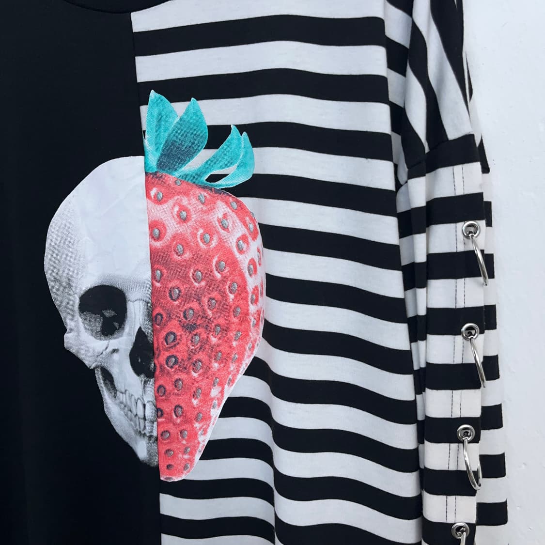 LISTEN FLAVOR Half stripe Long Sleeve T 상품이미지2