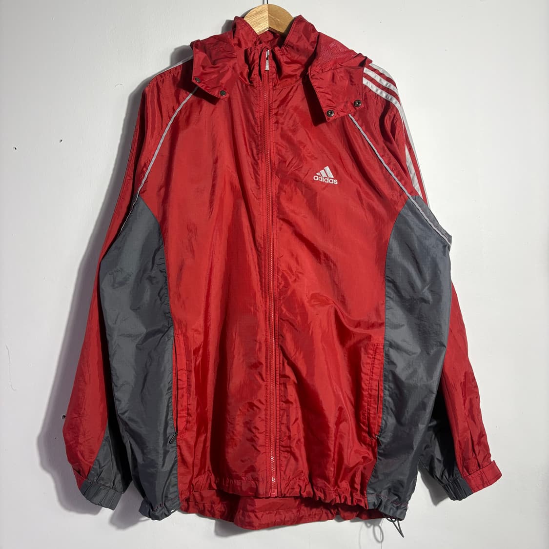 아디다스 레드 배색 후드 윈드브레이커 자켓 (무료배송) 상품이미지1