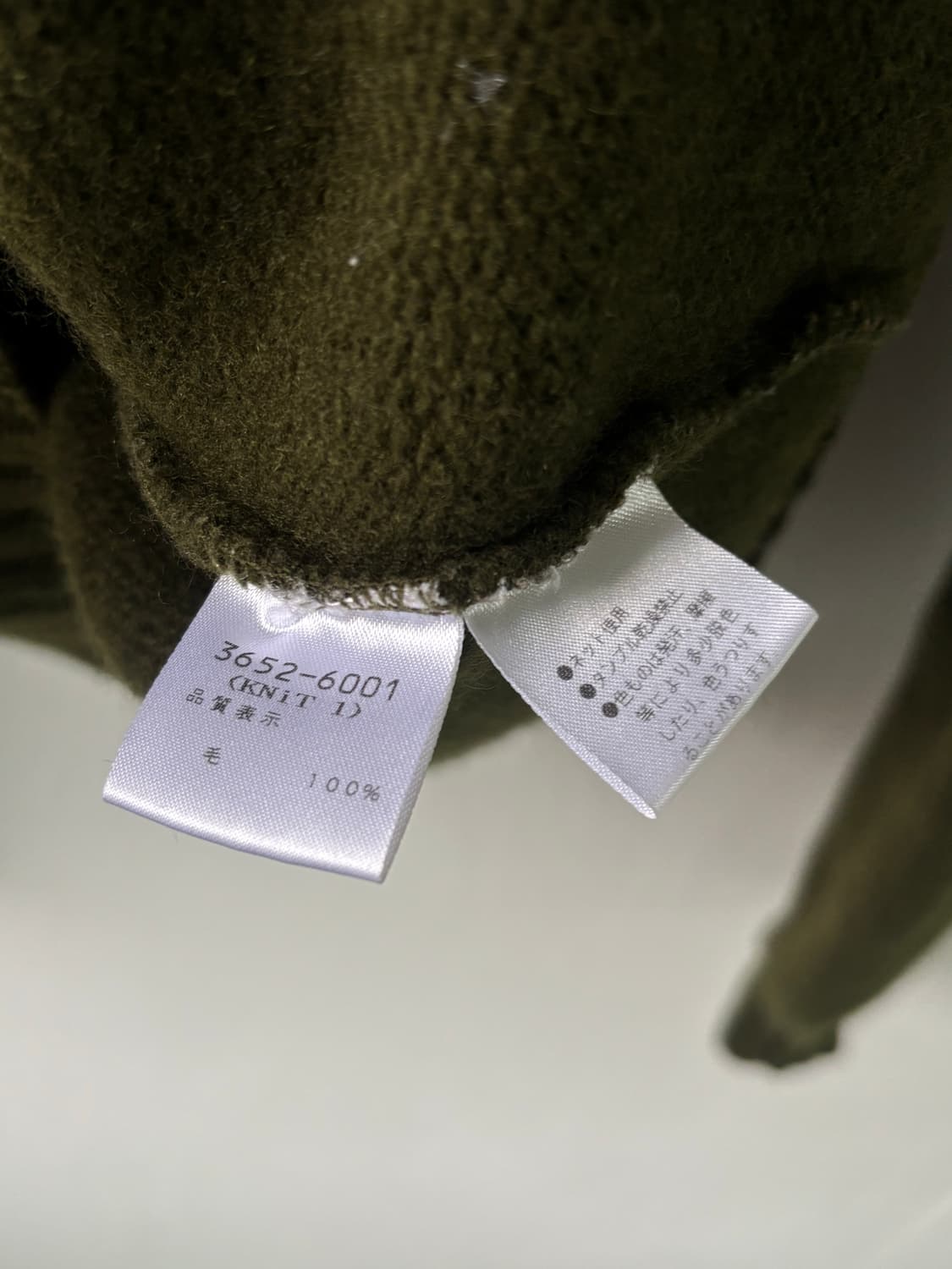 드리스 반 노튼 90‘s 라이카기 브이넥 니트 상품이미지9