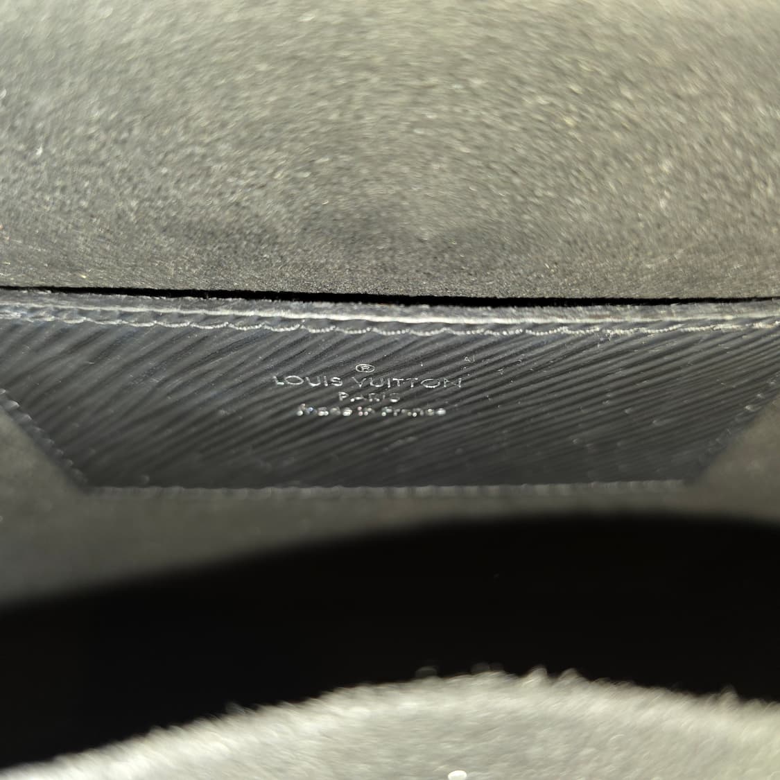 루이비통 트위스트 MM 블랙 에피 가죽 은장 상품이미지8