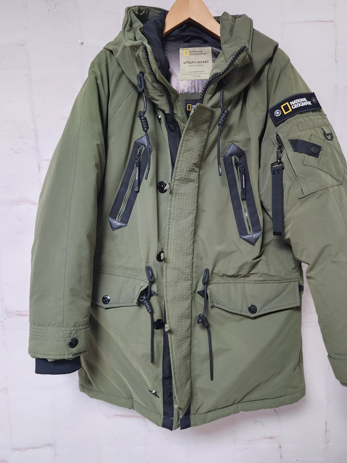 내셔널지오그래픽 
카키색 패딩 야상 점퍼 상품이미지6