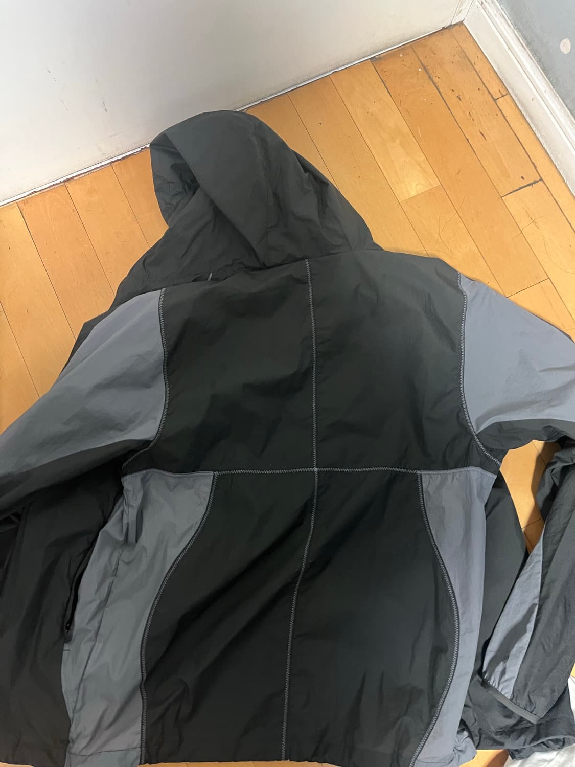 산산기어 패널드 바람막이 26ss 상품이미지2