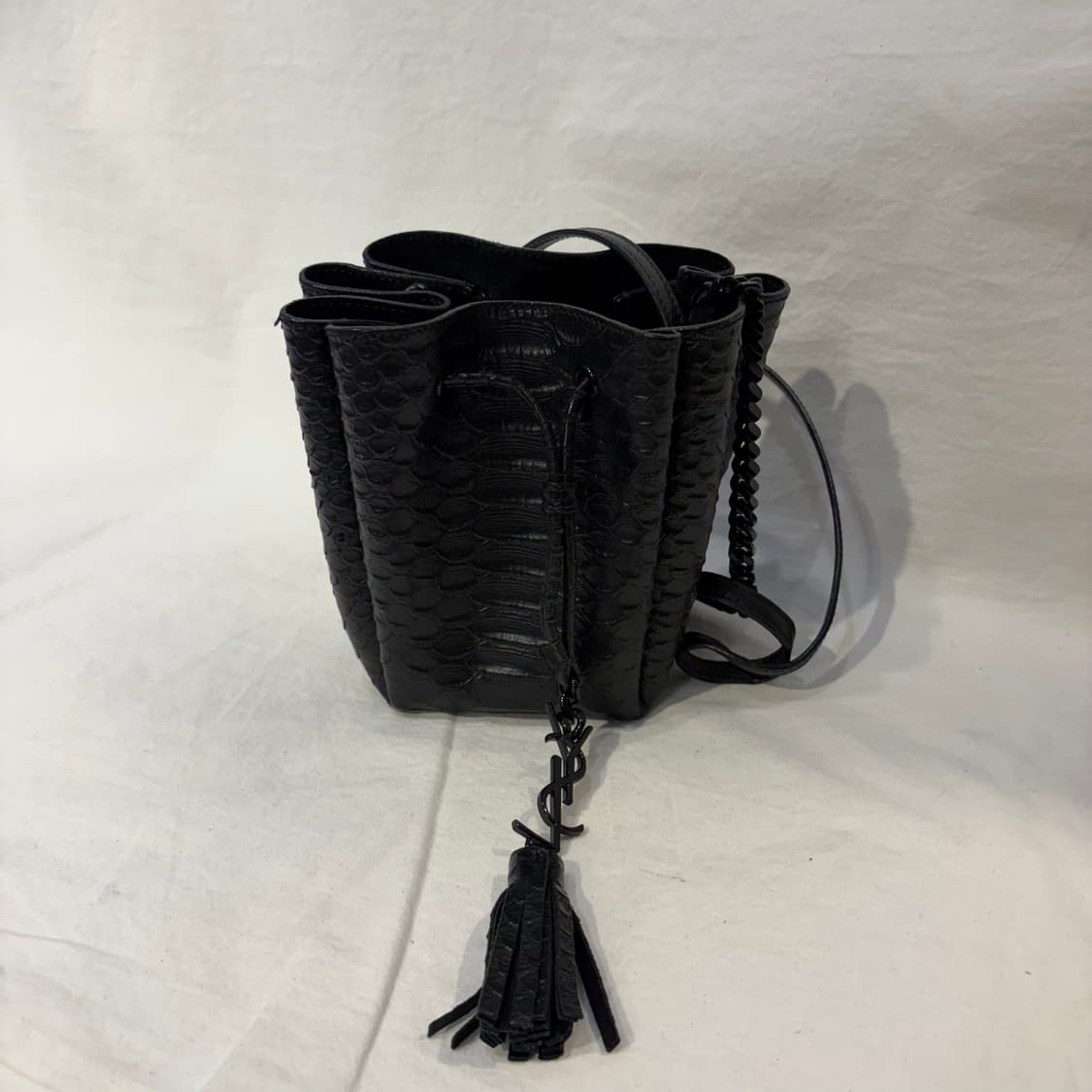 생로랑 파이톤 엠보싱 미니 모노그램 버킷백 크로스백가방 상품이미지1