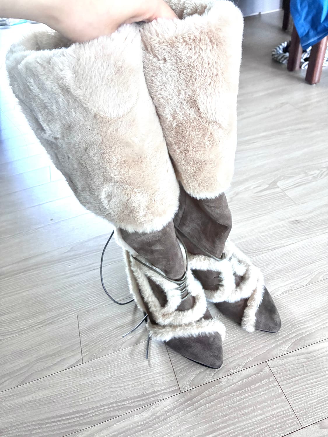 Ojos Asym Shearling Wedge Boot brown 상품이미지3
