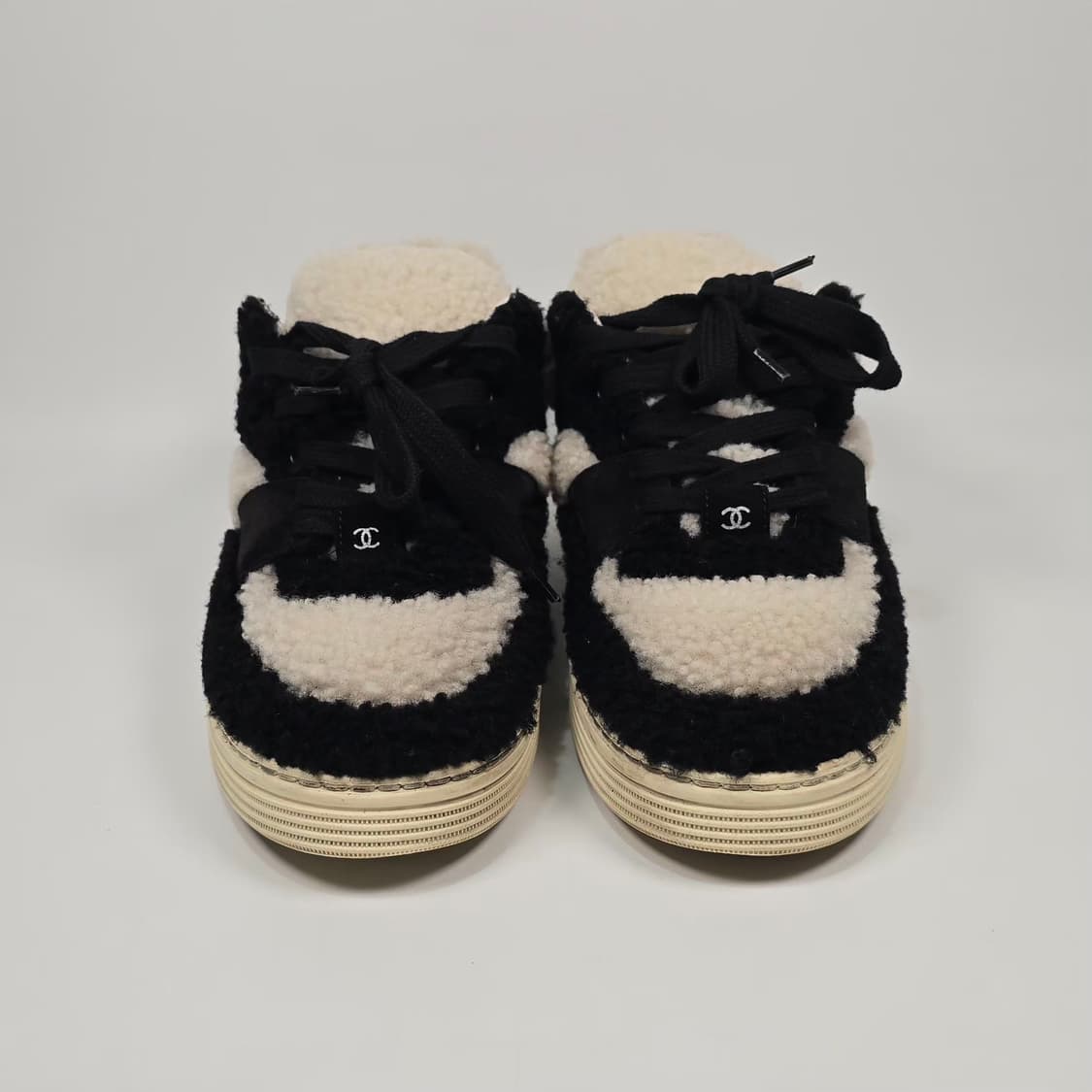 샤넬 시어링 스니커즈 ( 245 ) 상품이미지2