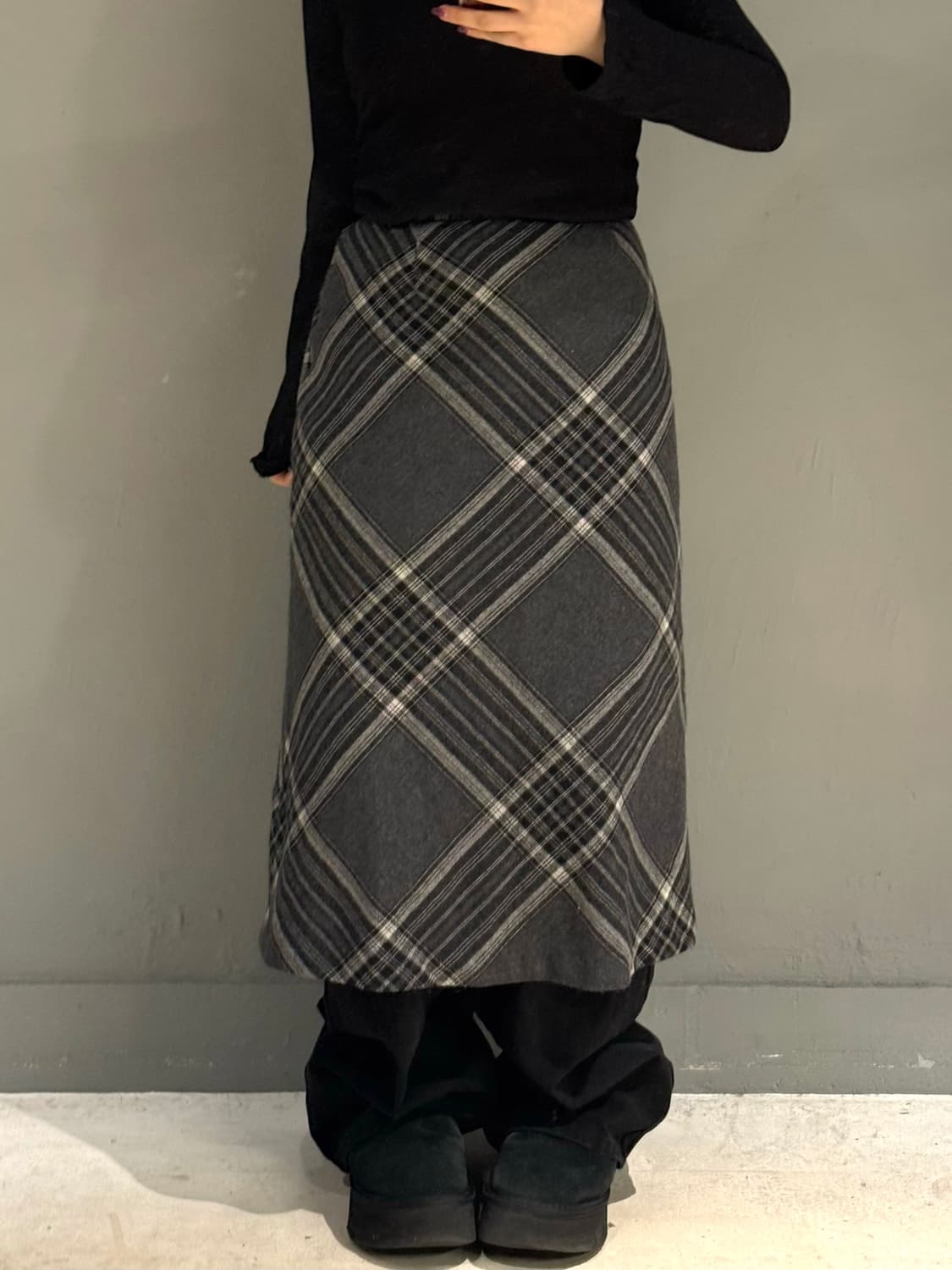 Diagonal check pattern wool long skirt 상품이미지1