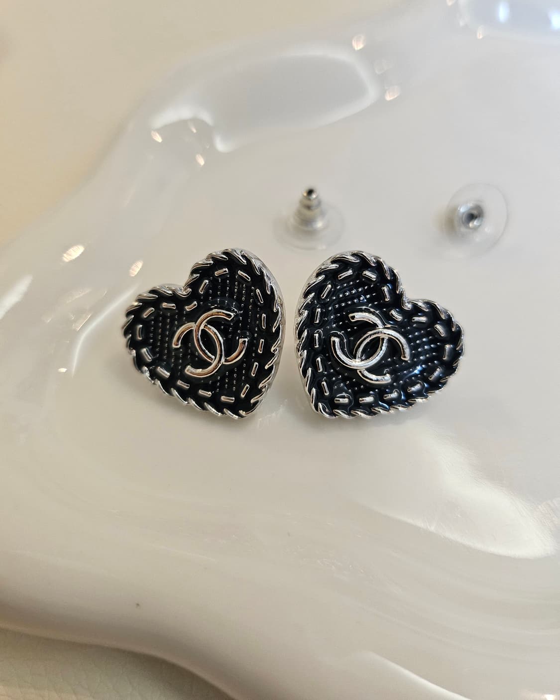 샤넬 업사이클링 데님 하트  귀걸이 상품이미지2