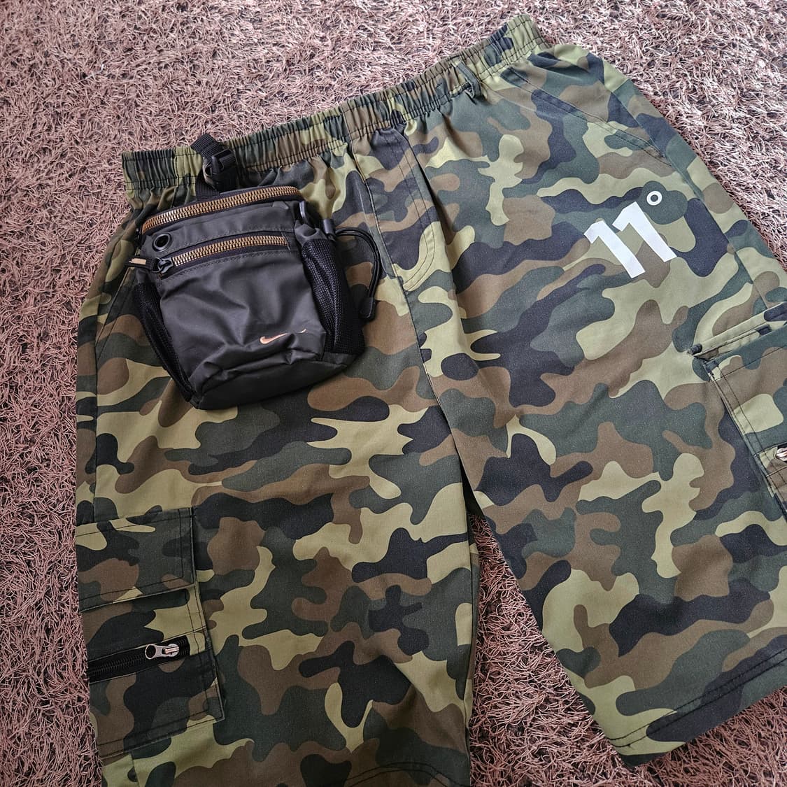 나이키(Nike) 스우시 자수 차콜 미니 벨트백 상품이미지2