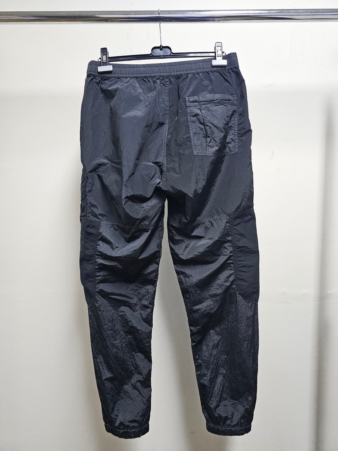 스톤아일랜드 나일론 메탈 조거 팬츠 상품이미지2