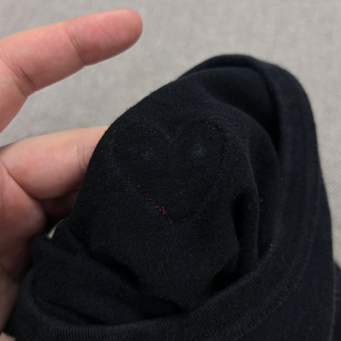 꼼데가르송 레드와펜 블랙 반팔(S) 상품이미지5