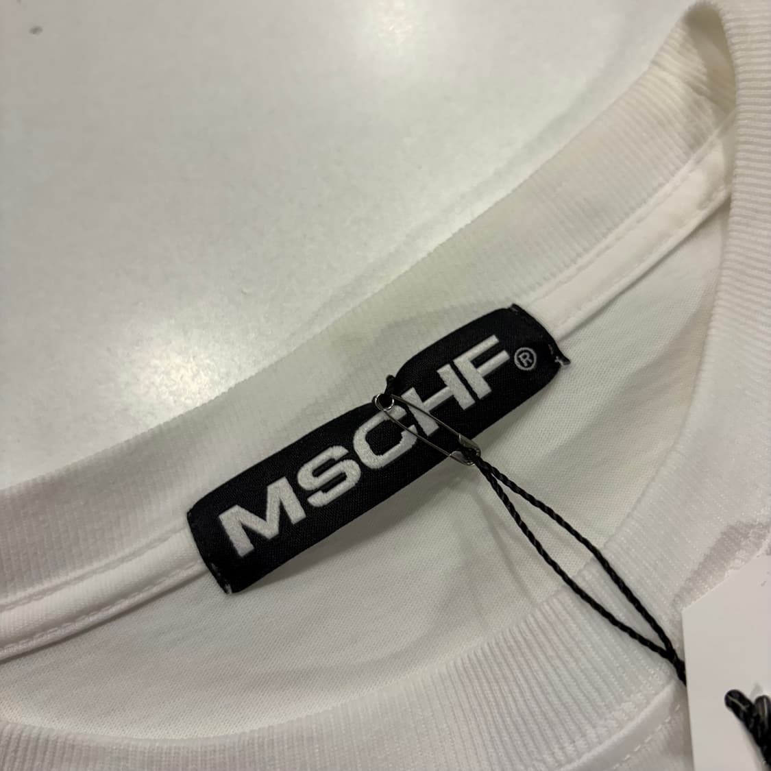 [M] 미스치프 MSCHF 로고 반팔티 화이트 B755 상품이미지4