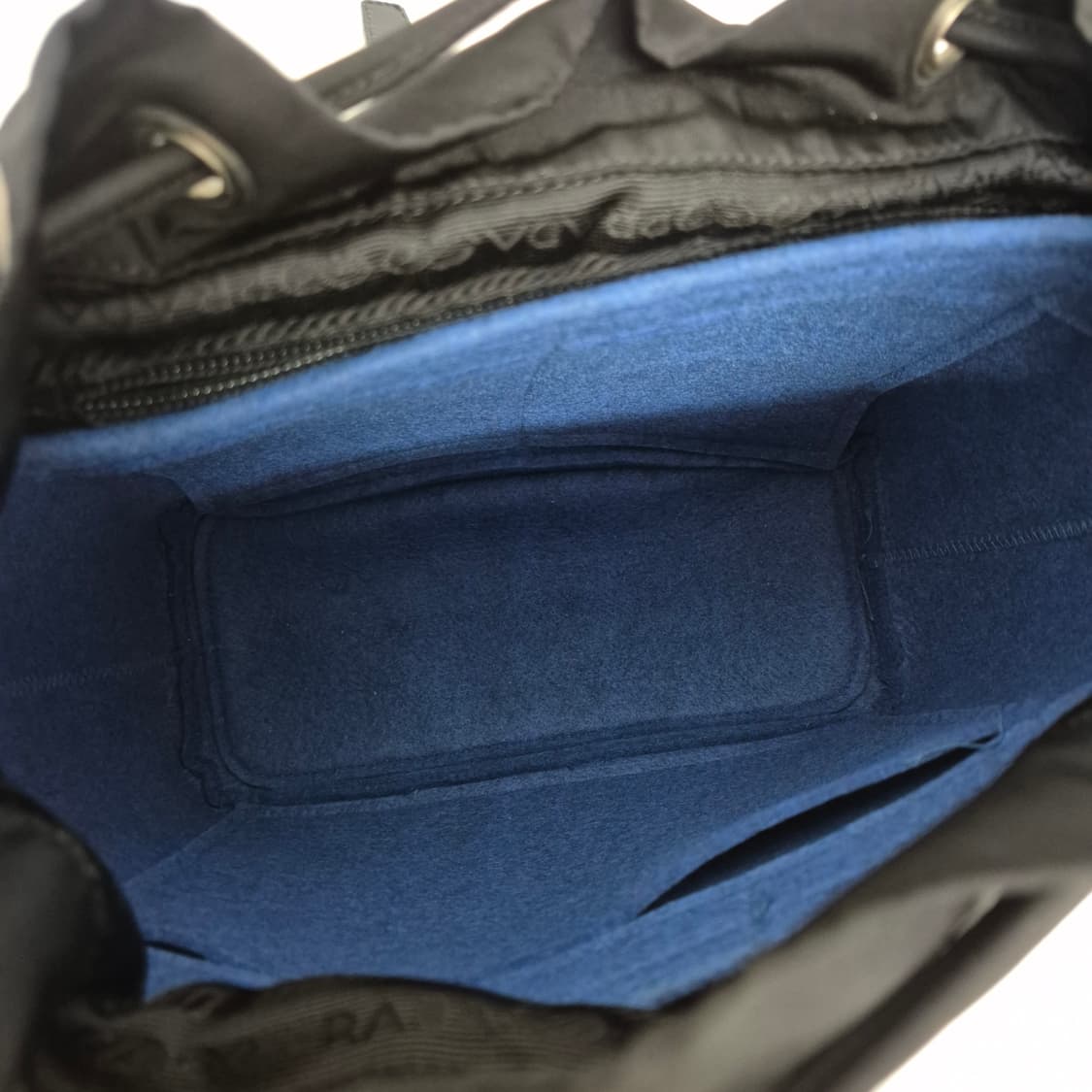 [감정완료] 프라다 삼각로고 나일론 백팩 스몰 블랙 상품이미지9