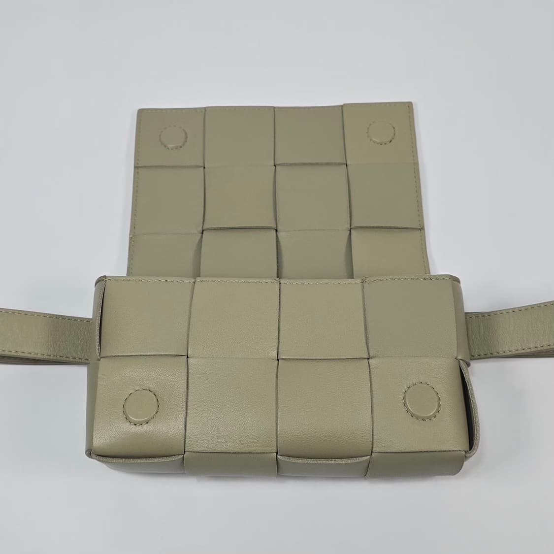보테가베네타 카세트 벨트백 상품이미지8