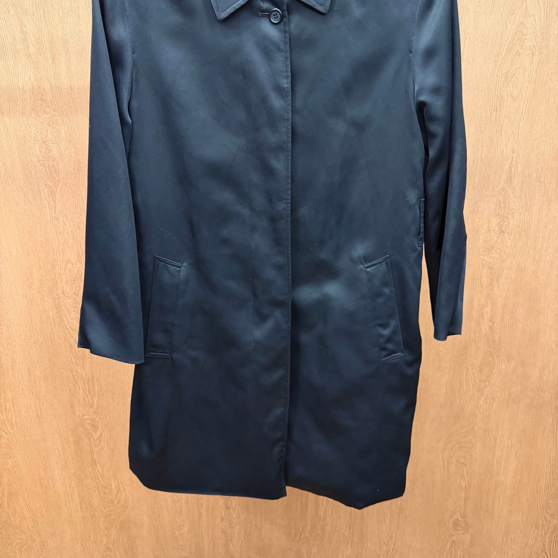 버버리 런던 클래식 싱글 맥코트 노바 체크 라이닝 히든 버튼 디테일 블랙 상품이미지5