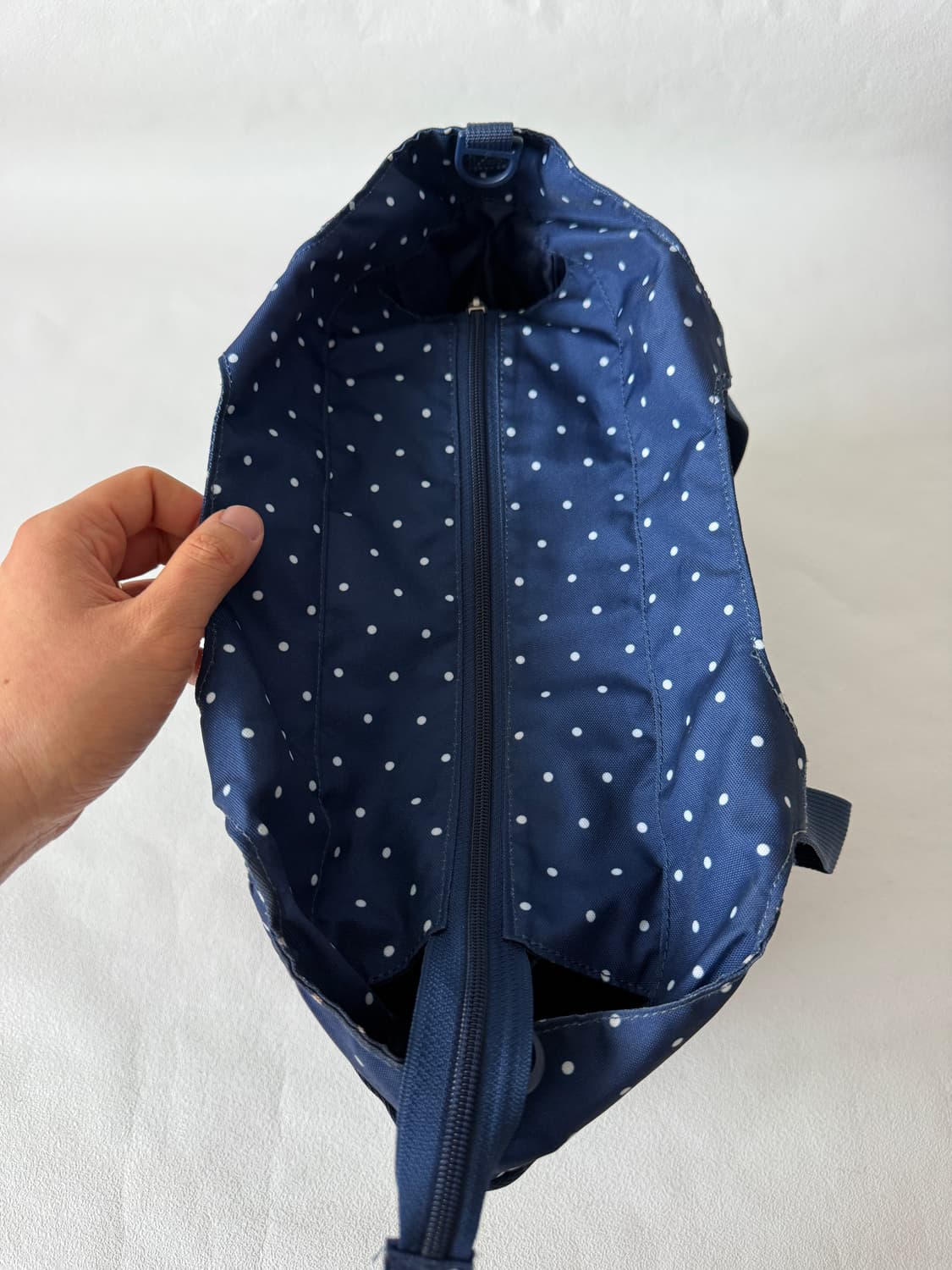 콜맨(Coleman) 도트 숄더백 상품이미지6