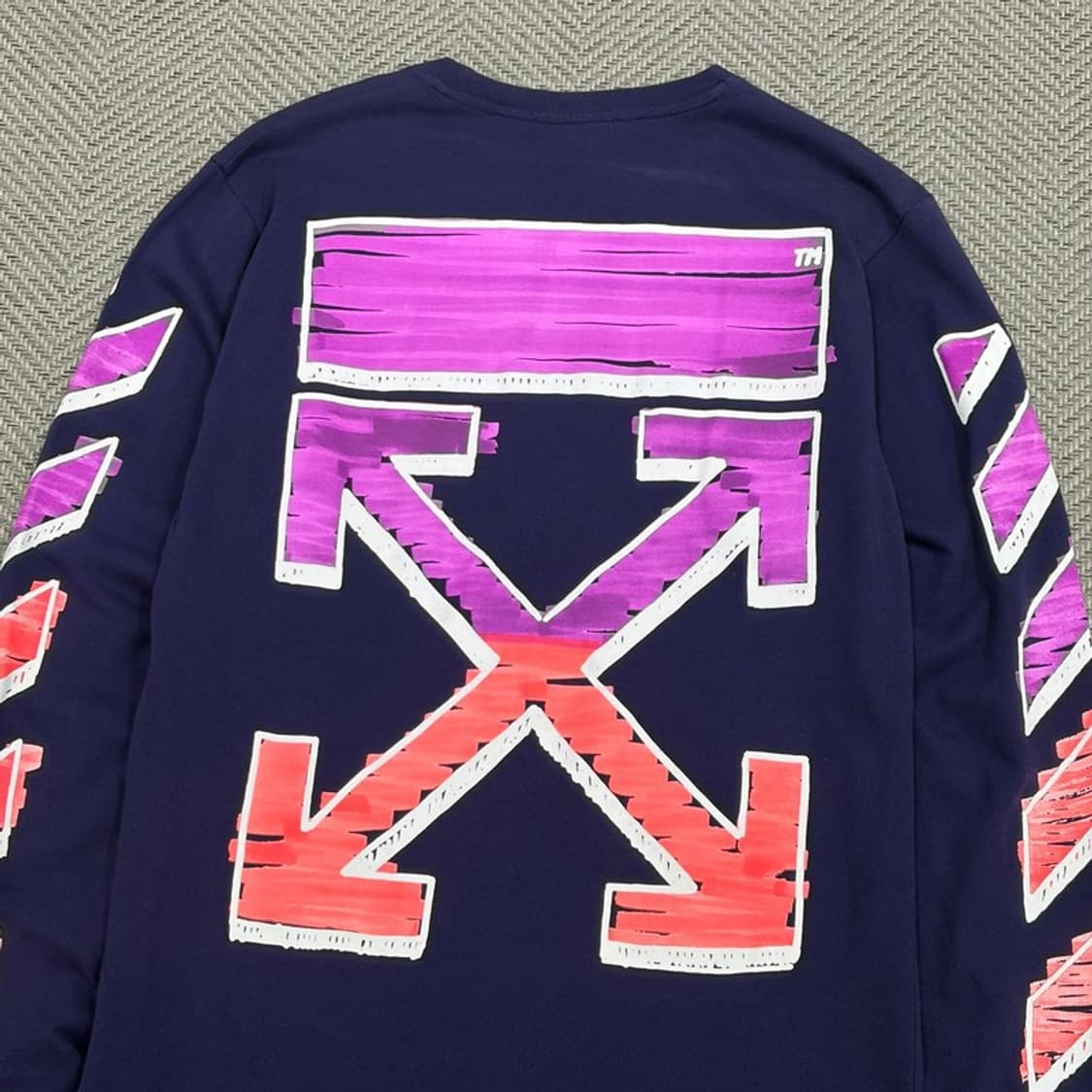 오프화이트 마커에로우 롱슬리브 v2072 상품이미지4