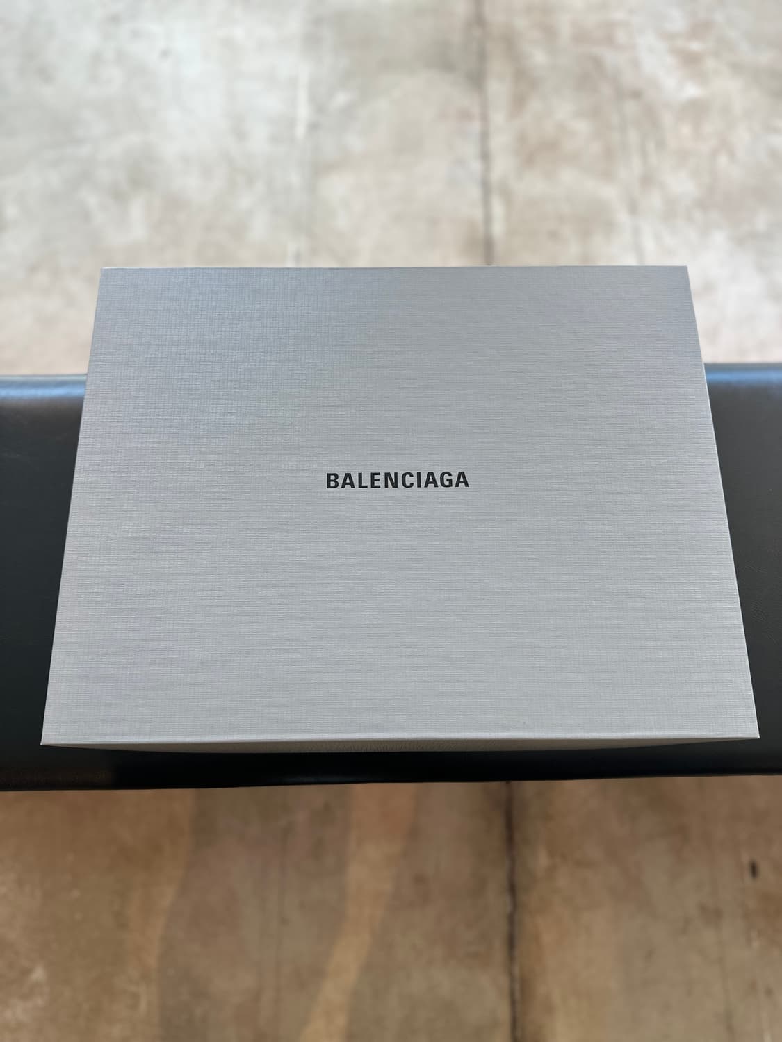 발렌시아가 에브리데이 카프스킨 벨트백 상품이미지6