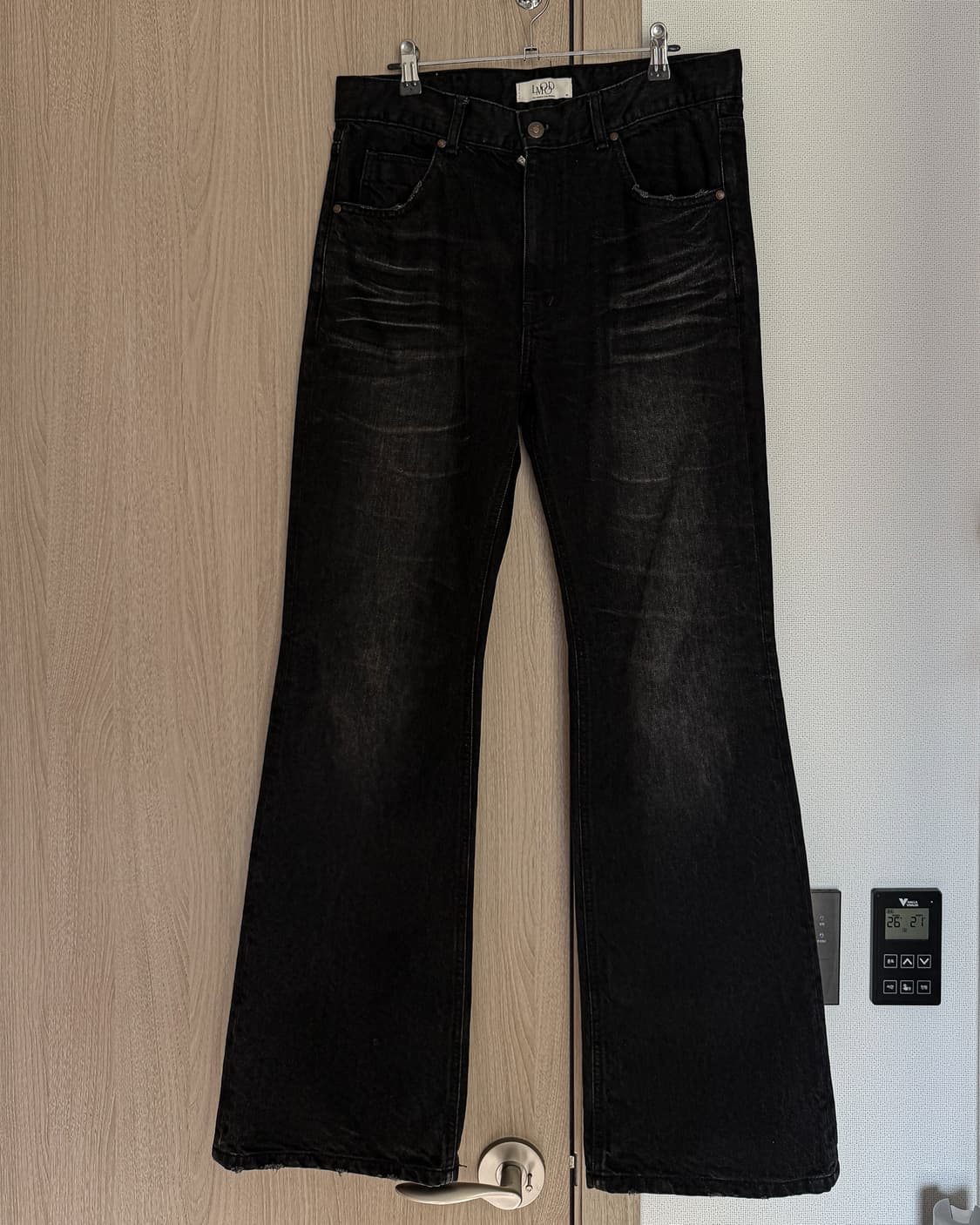 엘무드 슬래시 플레어 데님 워시드 블랙 46 상품이미지2