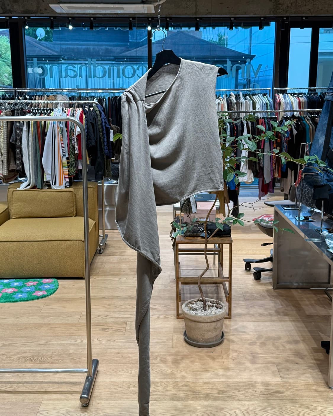 르메르 브라운 레이어드 스카프 슬리브리스  상품이미지1