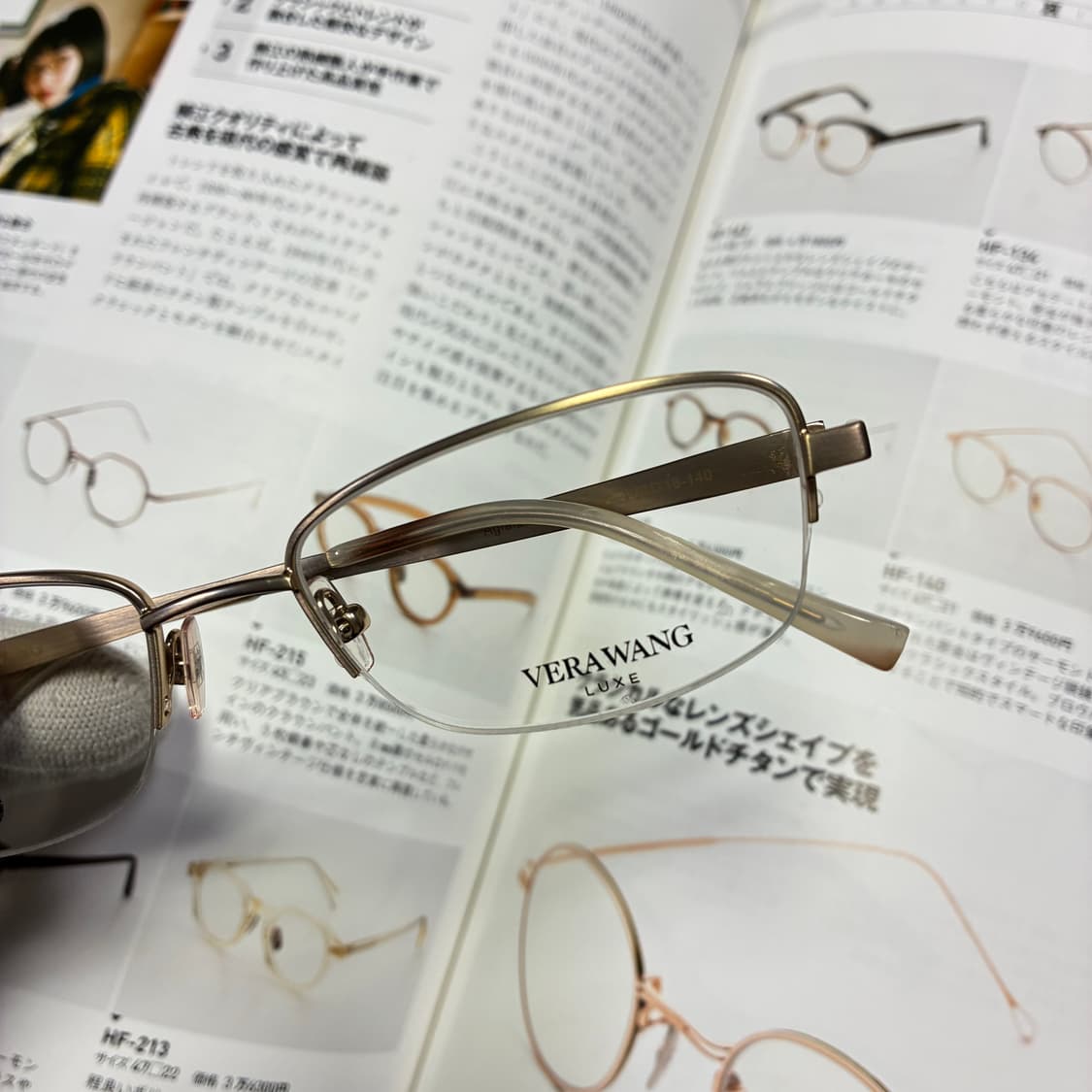 VERA WANG 베라왕 스와로브스키 반무테 골드 티타늄 안경 상품이미지2