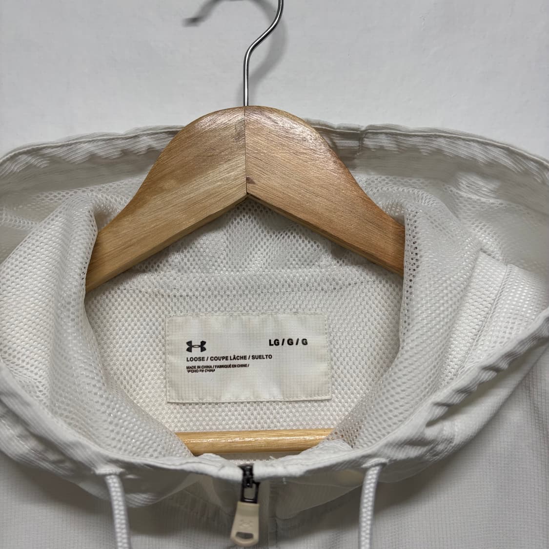 언더아머 화이트 후디 바람막이 상품이미지3