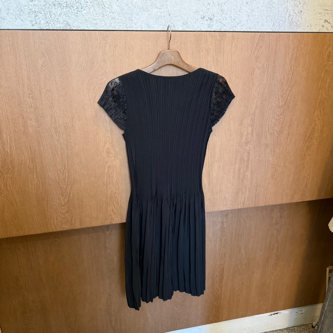 빈티지 플리츠 미디 원피스 반팔 시스루 슬리브 라운드넥 디테일 블랙 상품이미지2