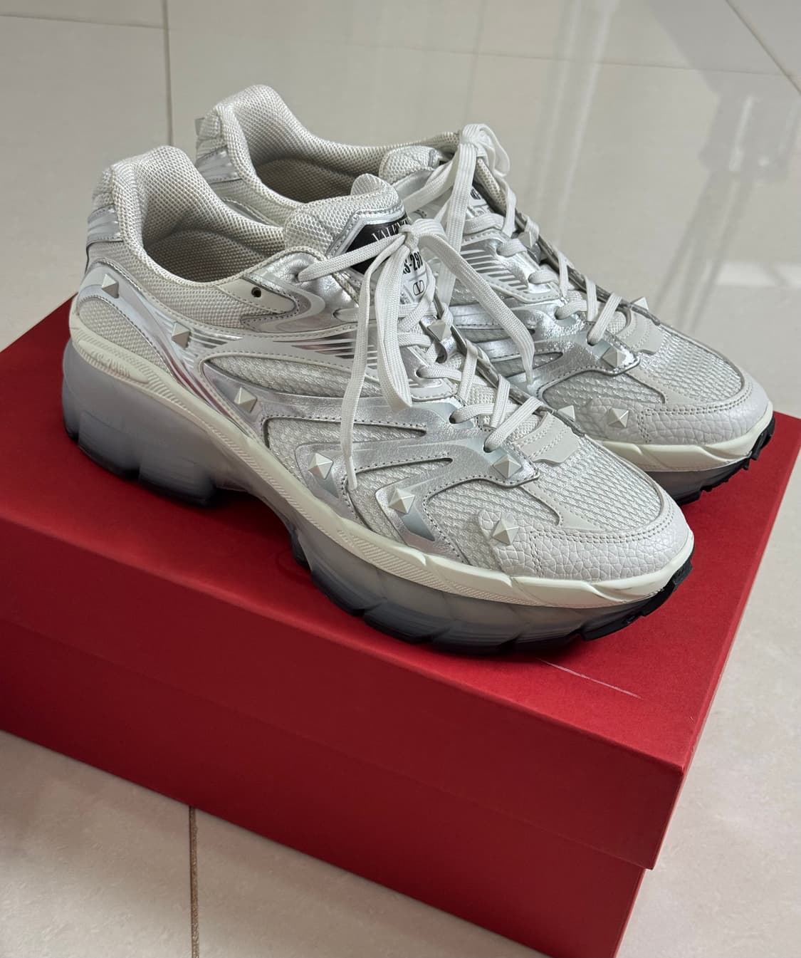 발렌티노 MS-2960 패브릭 & 카프스킨 로우탑 스니커즈 화이트 실버 상품이미지5