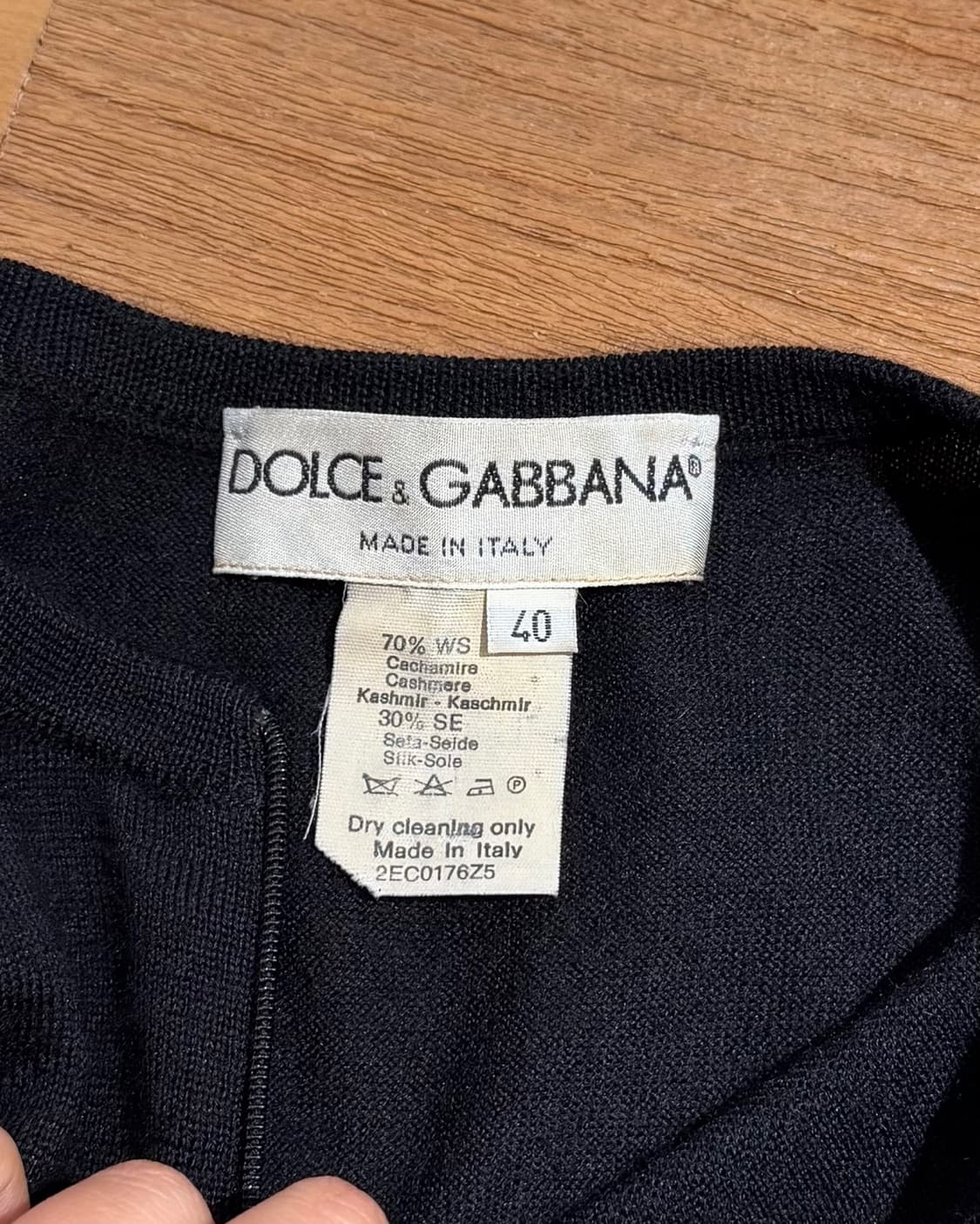 돌체앤가바나 블랙 하프집 넥라인 니트 슬리브리스 상품이미지7