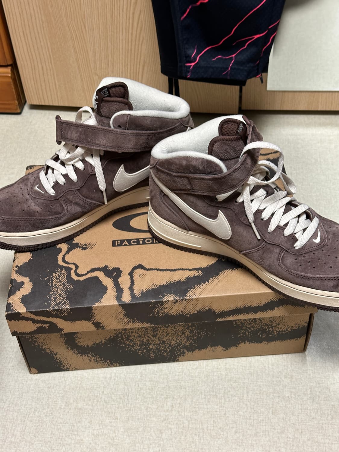 나이키 에어포스 1 미드 '07 270 상품이미지1