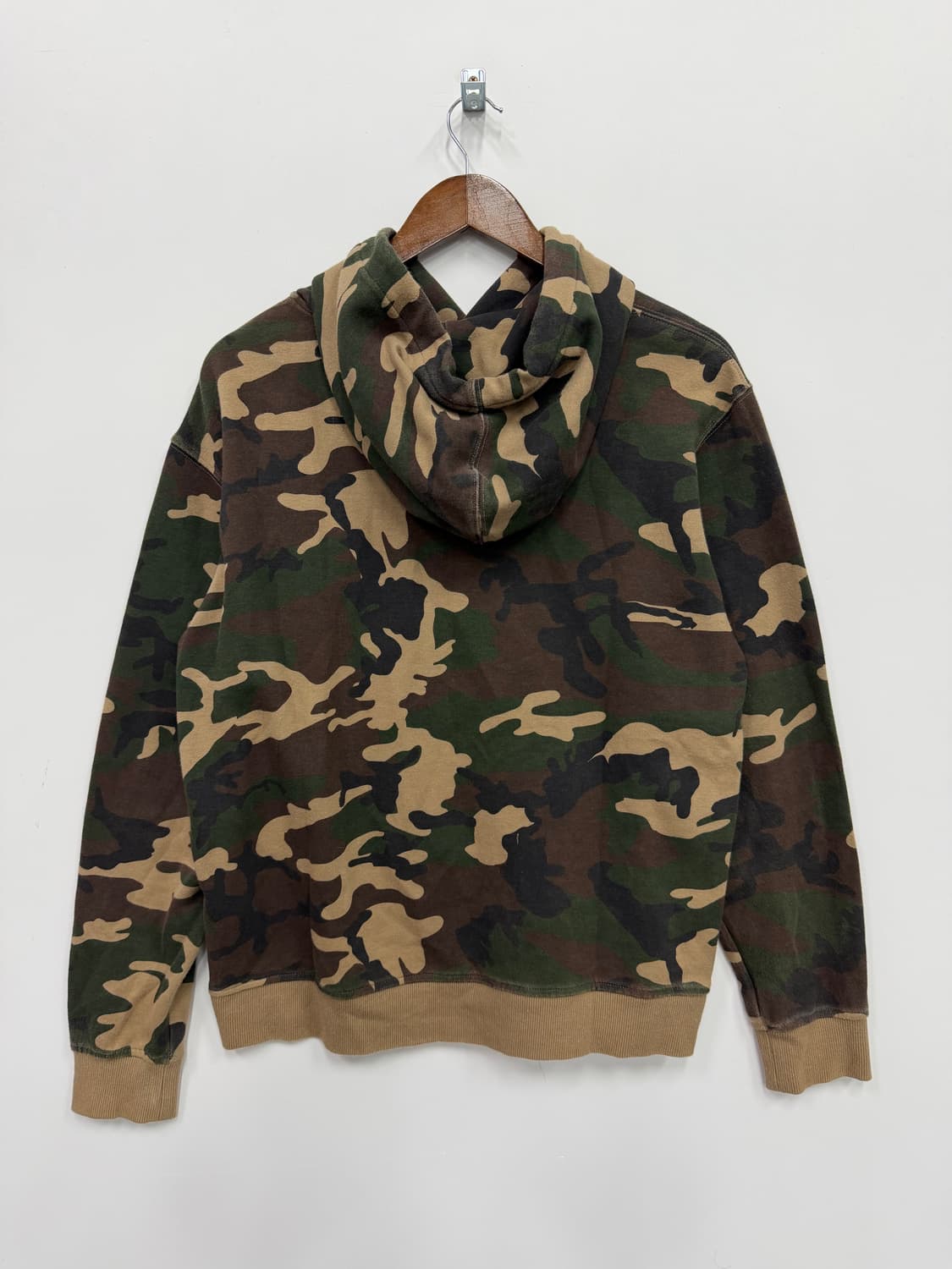 뉴에라 우드랜드카모 후드티 상품이미지4