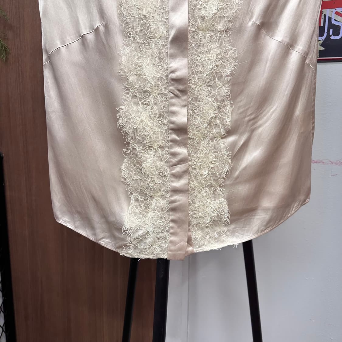 Pink Gold Lace Satin Top 상품이미지4