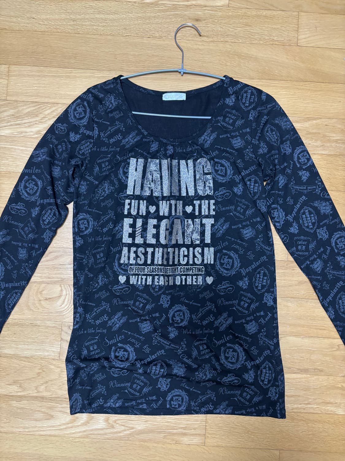 블랙 패턴 긴팔티셔츠 상품이미지1