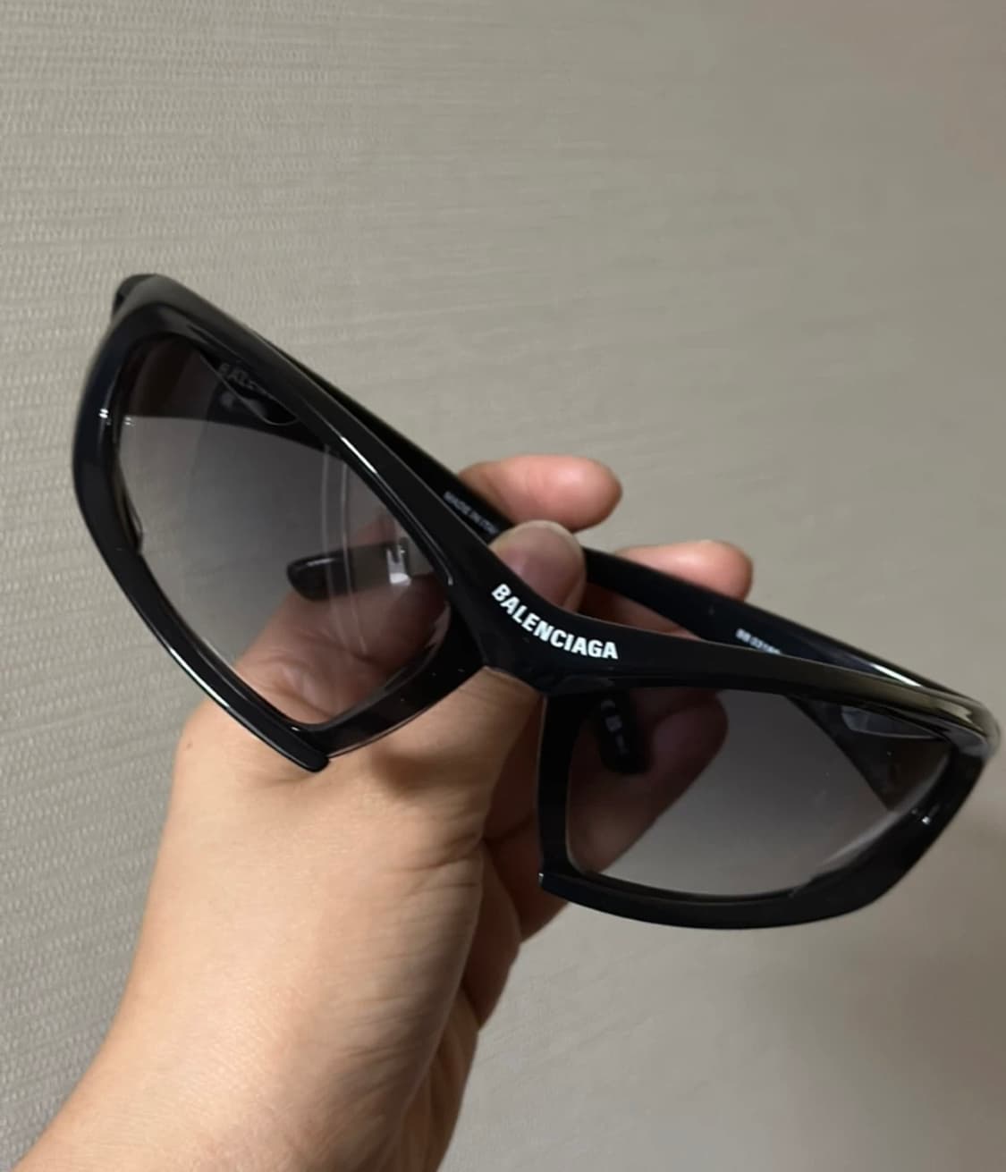 발렌시아가 BB0318S 001 BLACK 선글라스 상품이미지1