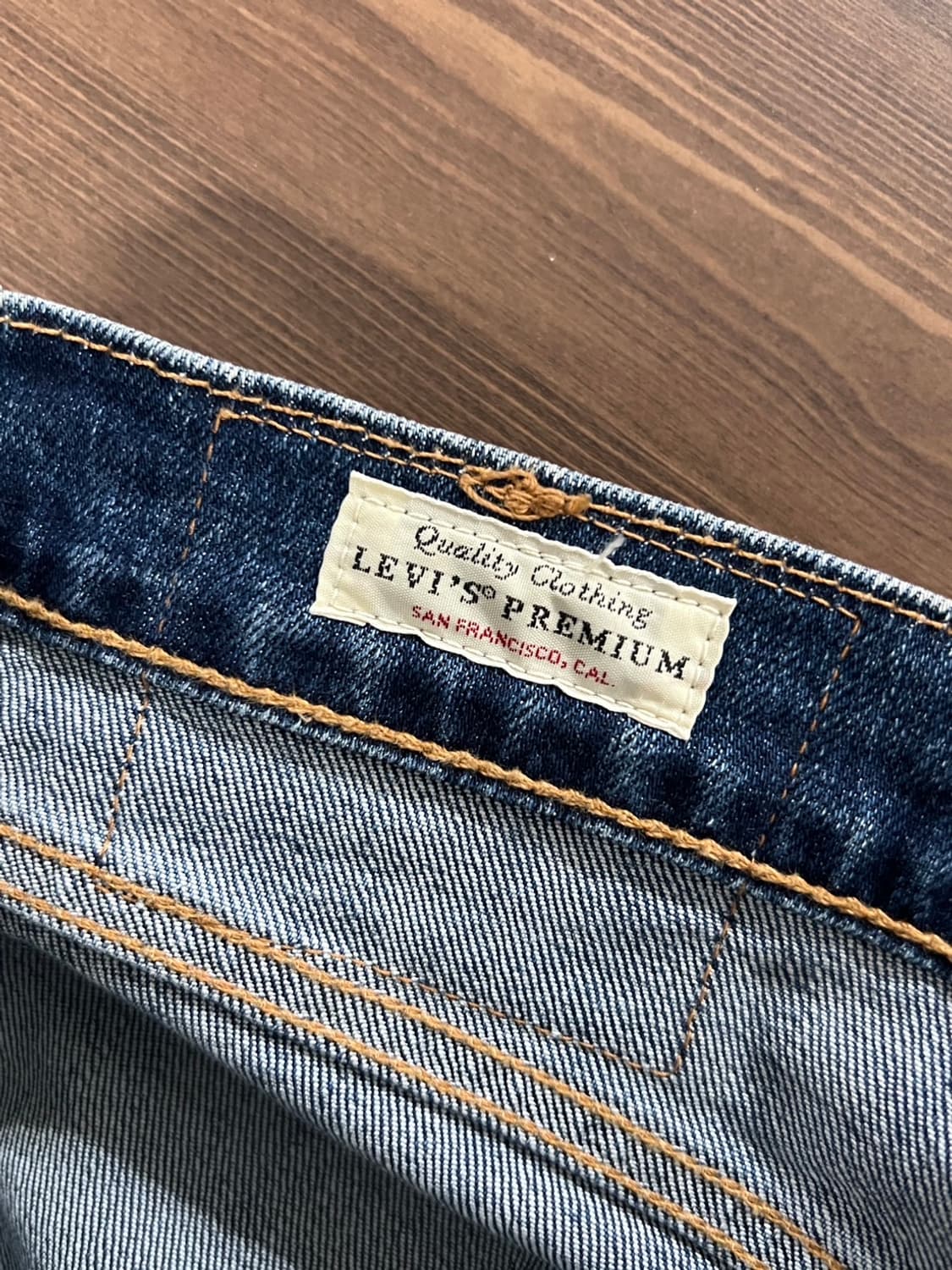 리바이스 502 프리미엄 레귤러 테이퍼드 핏 데님 팬츠 상품이미지5