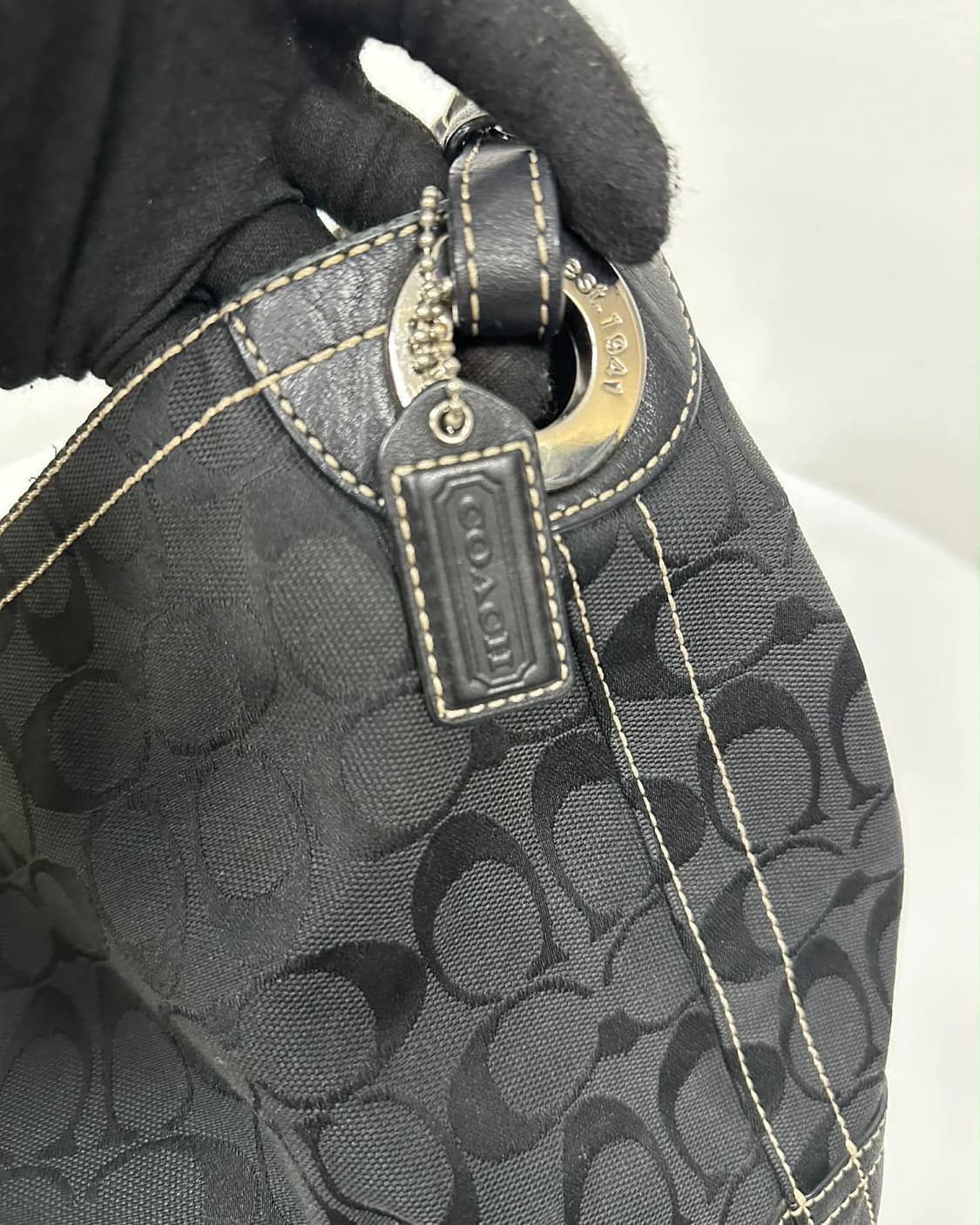 코치 시그니처 C자가드 가죽 숄더 버킷백 상품이미지9