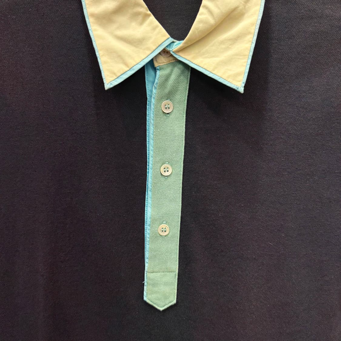 폴스미스 컬렉션 PK 반팔 티셔츠 배색 카라 버튼 디테일 블랙 상품이미지6