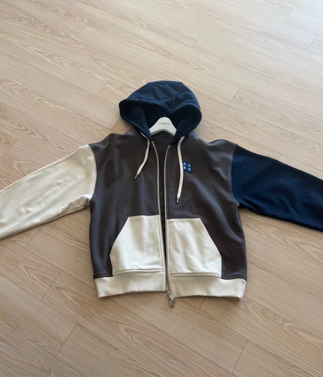 아더에러 시그니피컨트 TRS 태그 후드집업 차콜 02 상품이미지1